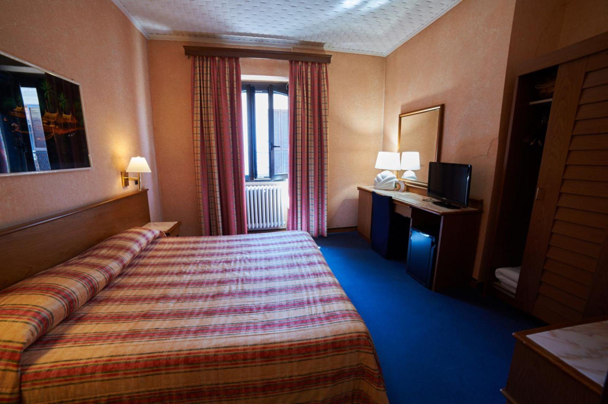 Hotel Giardino Арона Экстерьер фото