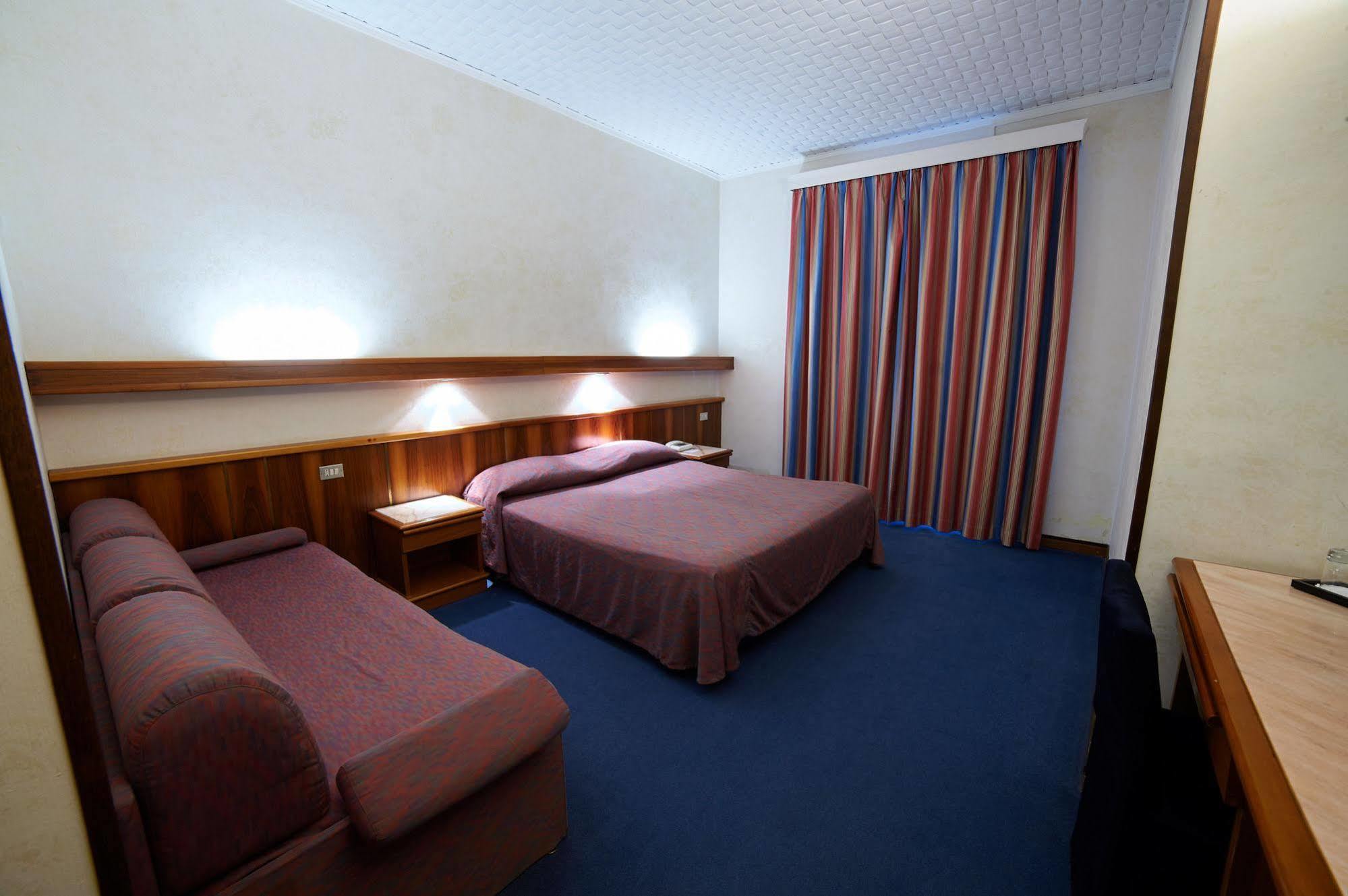 Hotel Giardino Арона Экстерьер фото
