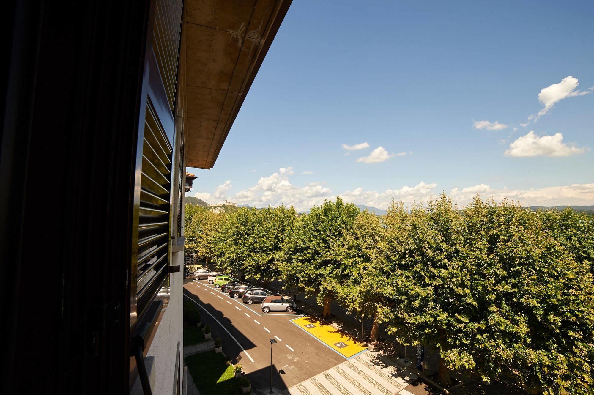 Hotel Giardino Арона Экстерьер фото